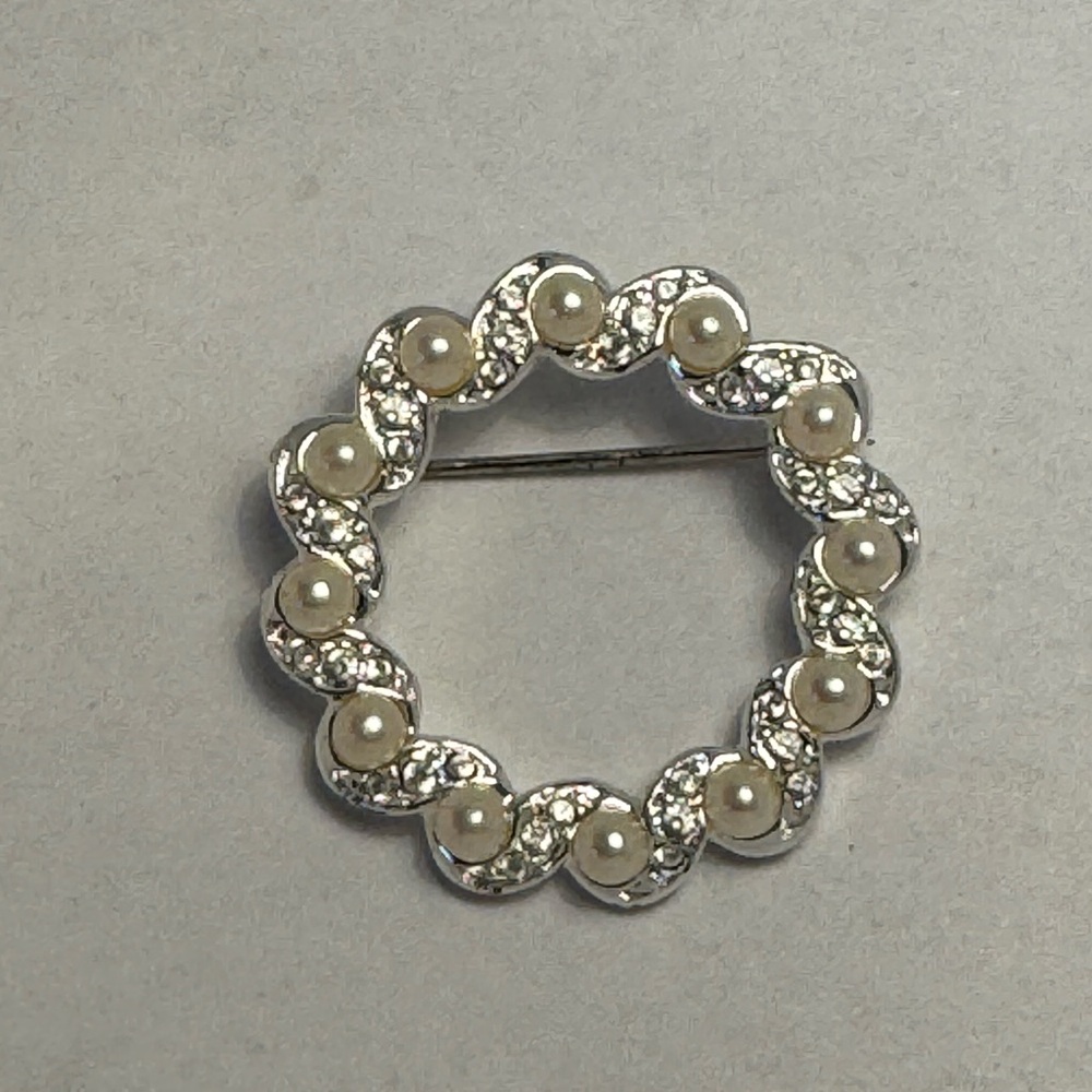 Vintage- Napier Brooch- Silver Tone Wreath / Circle with Faux Pearls, Rhinestone